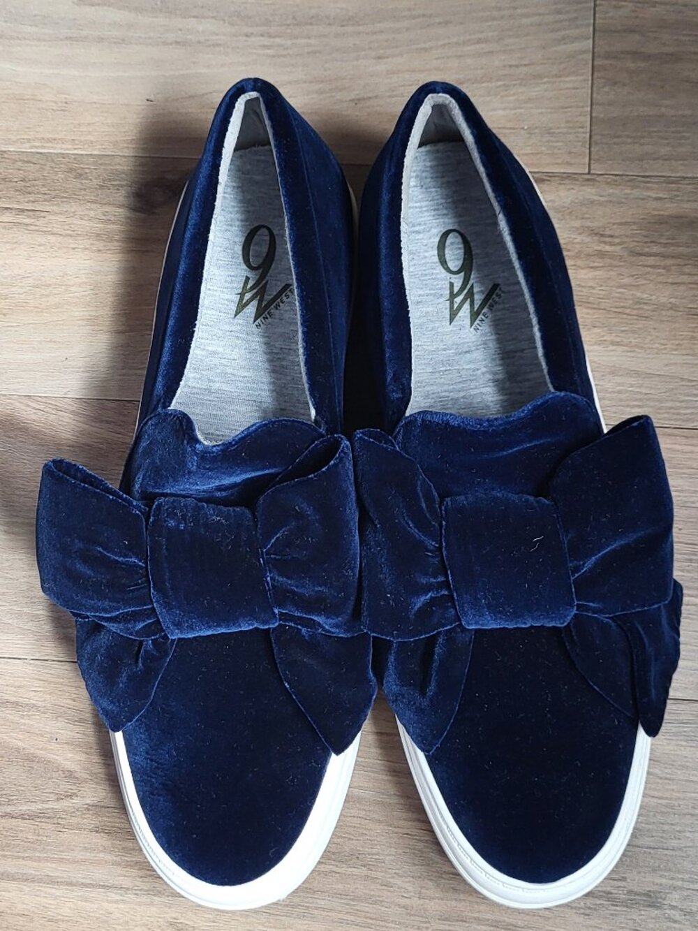 Nine West Onosha Navy Velvet  with Oversized Bow Size 9M